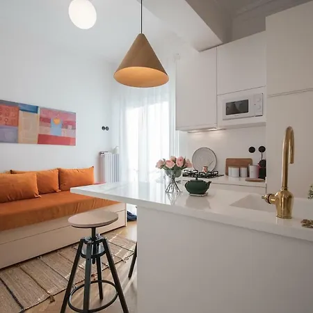 Felicity Orange Apartment