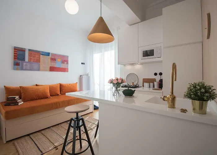 Felicity Orange Apartment